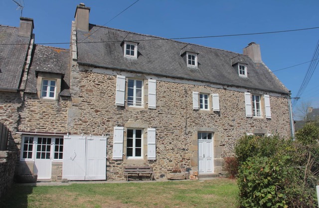 Authentic family stone house in a charming hamlet close to the beach