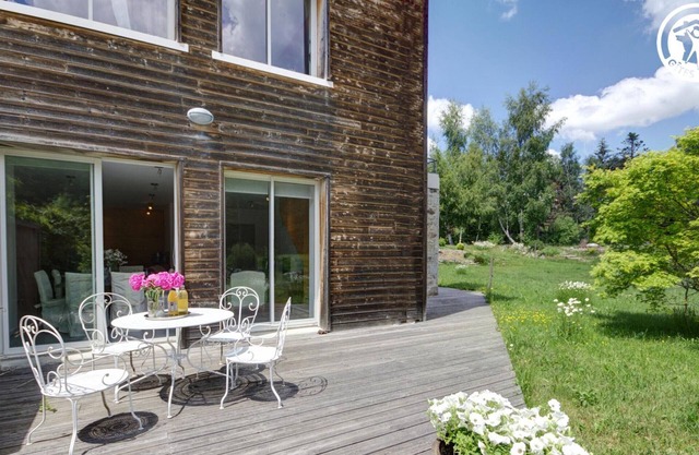 Authentic cottage with fireplace and spa, amidst nature