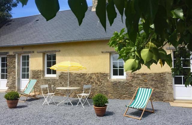 Authentic House with Private Parking Among Apple Trees