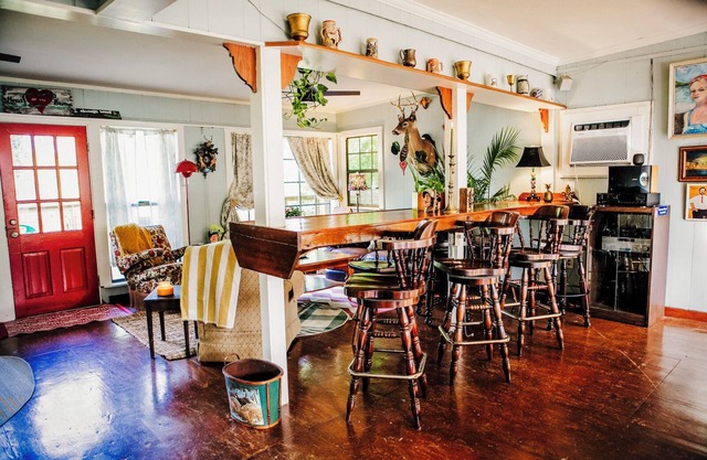 Authentic Louisiana Swamp Camp - Hunters & Fishermen Welcome