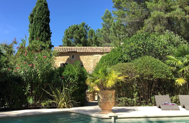 authentic Provencal farmhouse 290 m² air-conditioned