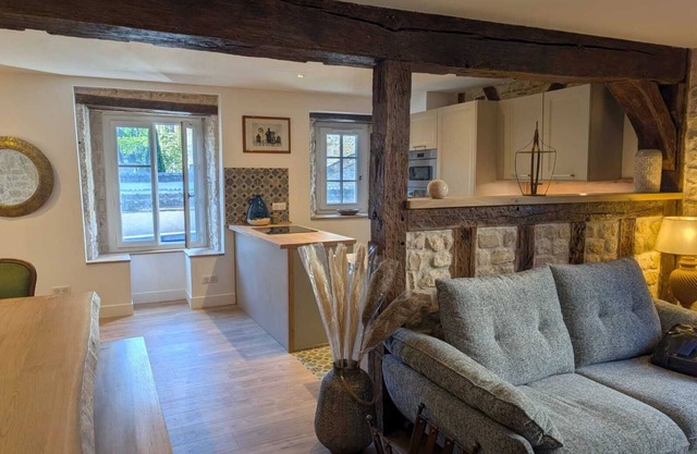 Aux 3 Maillets 1. Beautiful apartment in a 16th-century house.