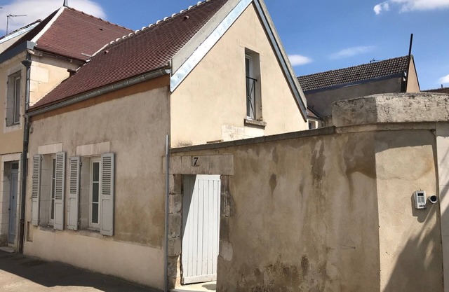 Auxerre City Center: Small House