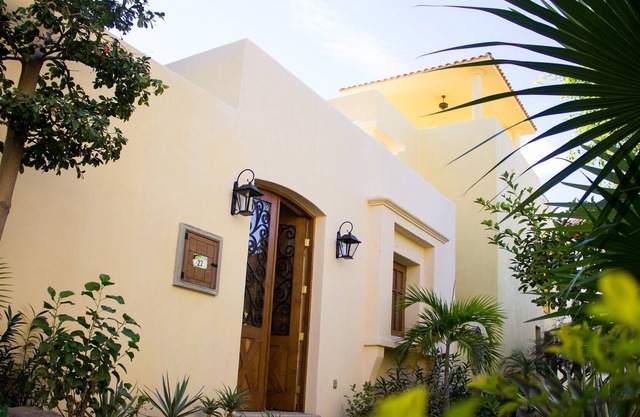 AV027- Lovely 3 brd, only steps from the beach with great view to mountains