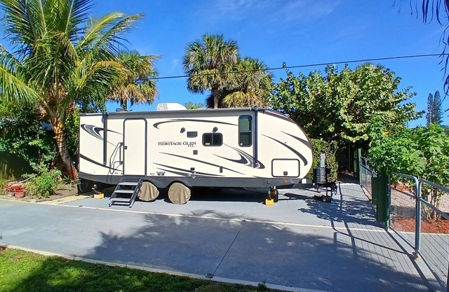 Available for 2 guests and 1 pet Max, DELUX RV