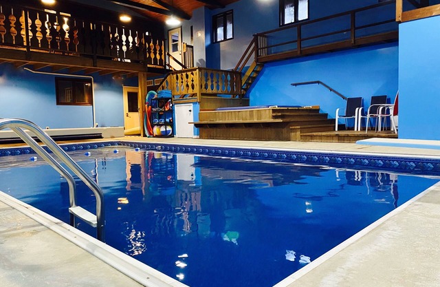 Available Sept 22-26 - Chalet with Private Indoor Pool & Hot Tub