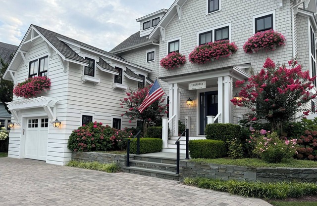 AVALON nBay Front Home with pool, deck and dock. Spacious 5-bedroom, 4.5 bath