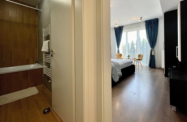 Aventurescu Studio near Coresi Netflix and Parking