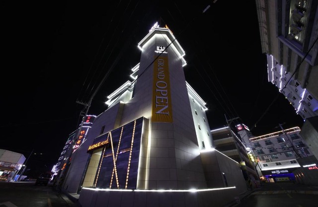 Avenue Hotel
