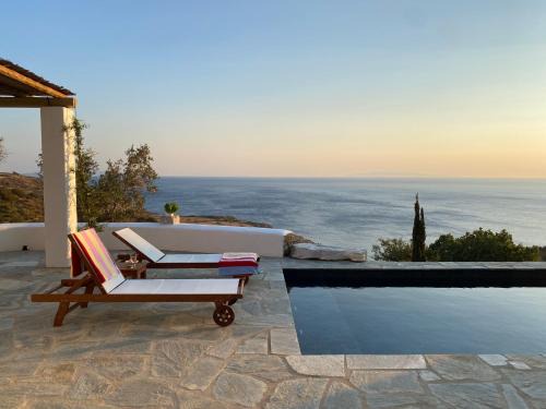 AVRA, a serene Cycladic villa with private pool overlooking the Aegean Sea