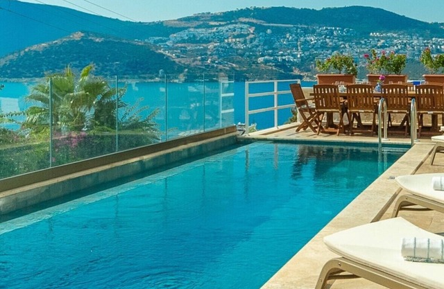 Award Winning Panoramic 4-bed/bath villa 100 m. from beach, pool, jacuzzi, sauna