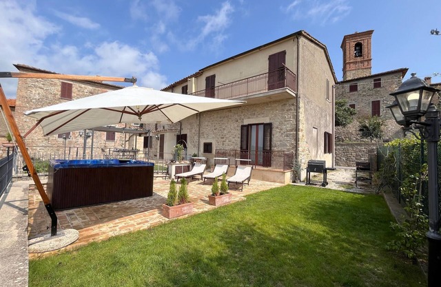 Awesome apartment in Civitella Benazzone with house a panoramic view