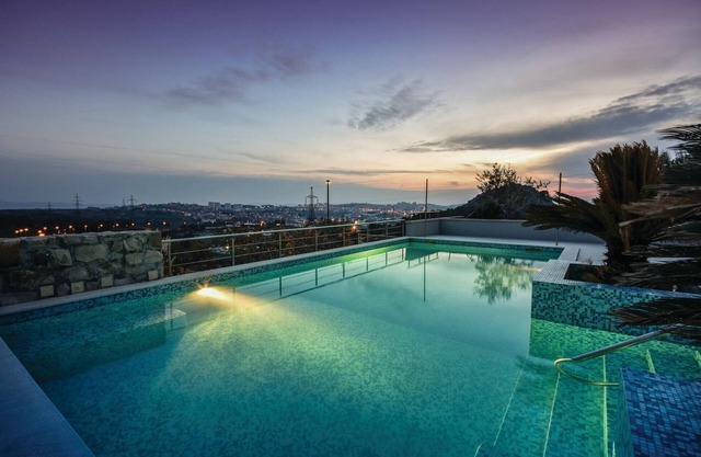 Awesome apartment in Mravince