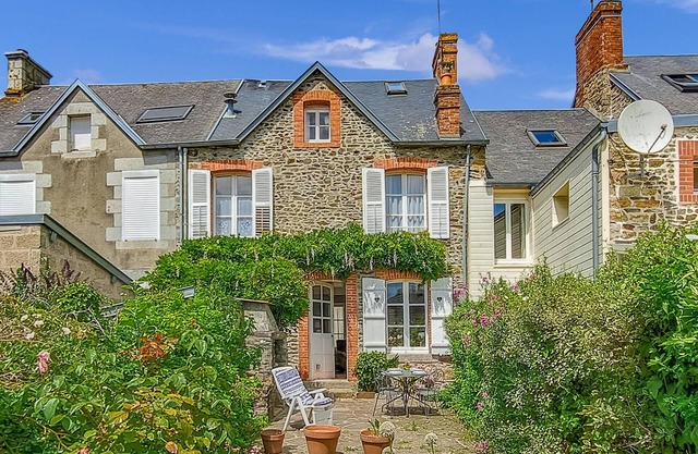 Awesome home in Saint-Jean-le-Thomas