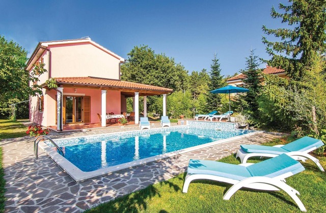 Awesome home in Laginji with sauna