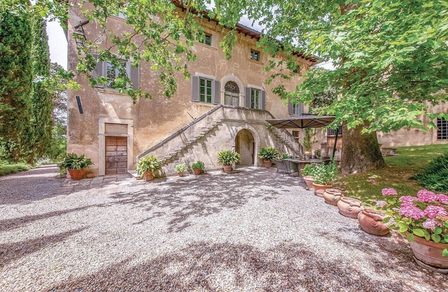 Awesome home in Lari -PI-