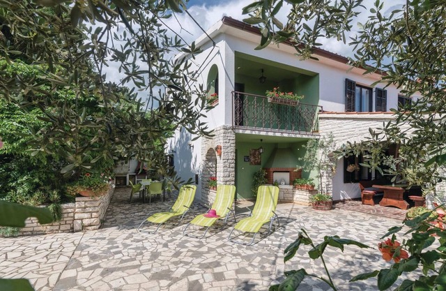 Awesome home in Manjadvorci