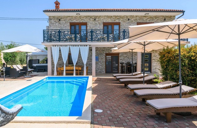 Awesome home in Marcana
