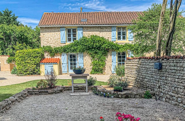 Awesome home in Nanclars