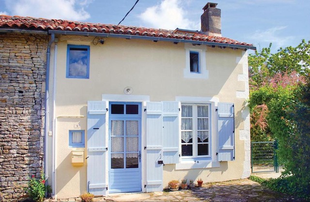 Awesome Home In Paizay Naudouin
