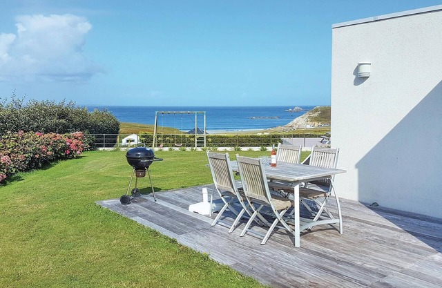 Awesome home in Plouarzel with WiFi