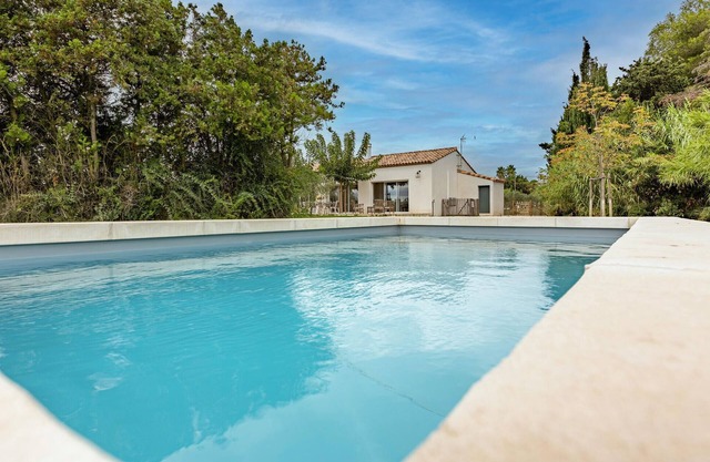 Awesome home in Serignan