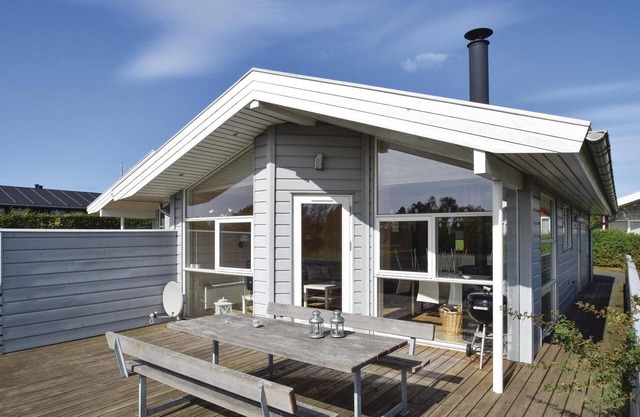 Awesome home in Tranekær with lake view