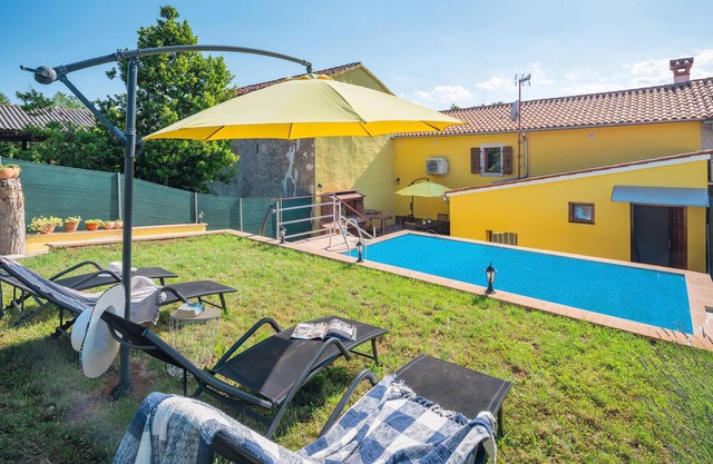 Awesome home in Zminj