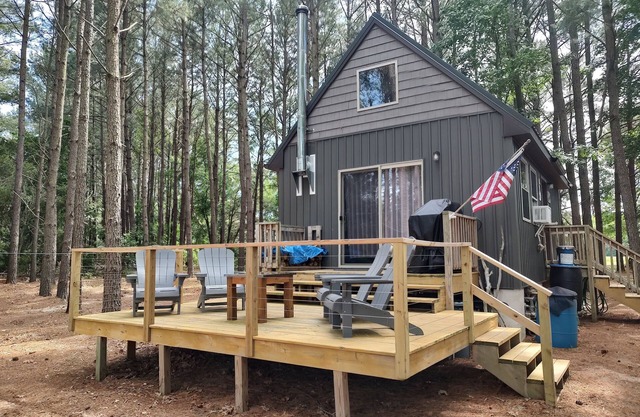 Awesome private off grid cabin with creek view.