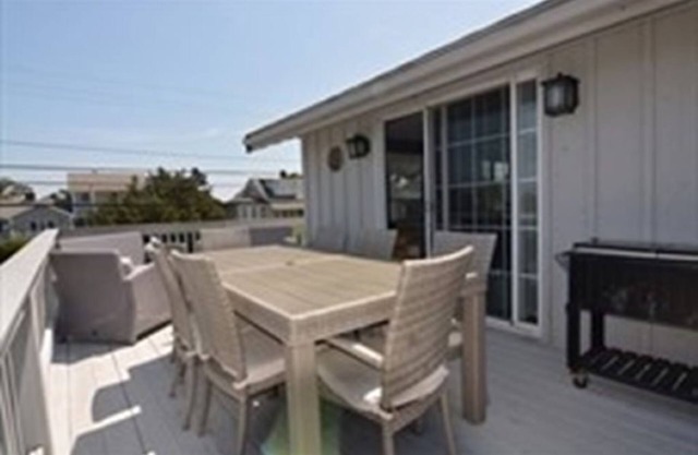 Awesome views of South River. 2 blocks to the beach. Wrap around Deck. n