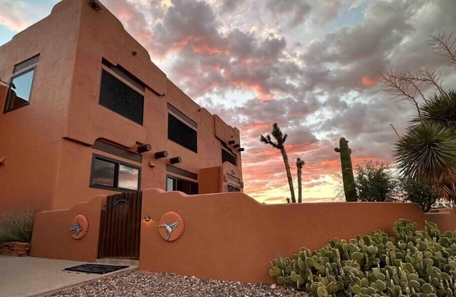 AZ Wildhorse Retreat Sedona 21mi, HotTub, Pergola, Firetable