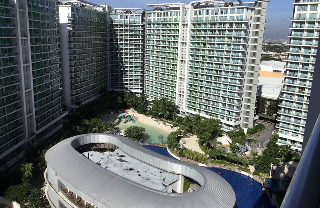 AZURE URBAN RESORT RESIDENCES. BEACH IN THE CITY