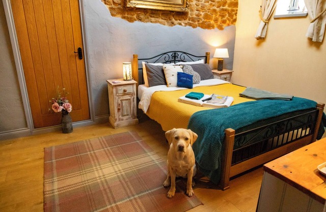 B&B - En suite - Dog Friendly - Own Entrance - 2 Minutes Walk to Beach