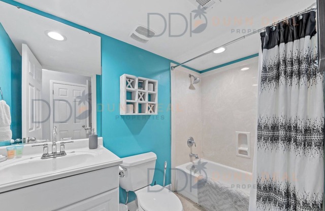 B220 Ocean Club Villa A short walk to the beach