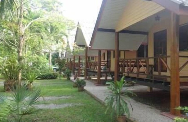 Baan Tai Rom Yen Resort