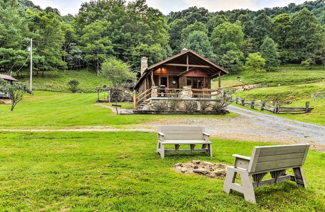 'Baby Bear' Clyde Cabin on Mountain Farm!