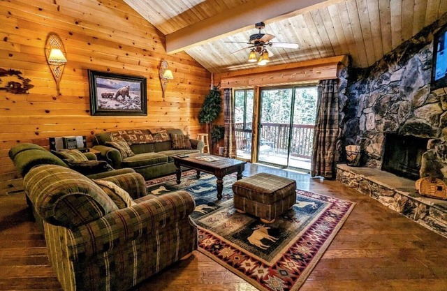 Baby Bear’s Delight – Charming Townhouse at the Base of Snow Summit!