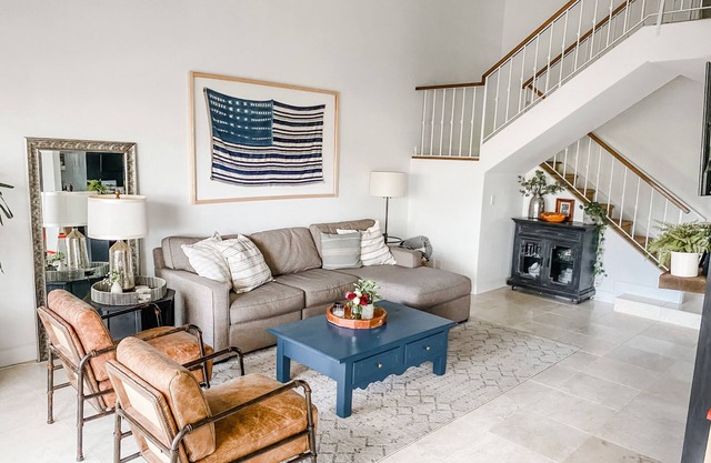 Back Bay Beauty! Walkable and family friendly. Bike Ride to the beach!