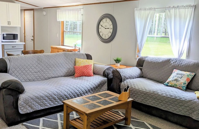 Backroad Pines HideawaynYour ATV & Waterfall Adventure Basecamp!