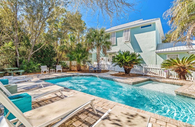 Backyard Oasis with Heated Pool. 2 Minutes to Beach. Great for Large Groups.