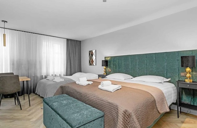 Backyard Stylish Studio for 4 - Excellent Location