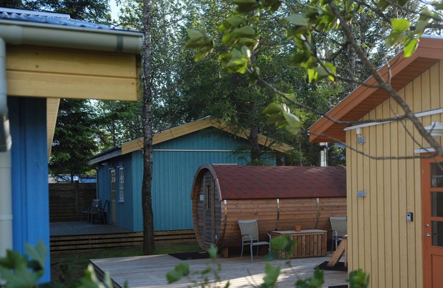 Backyard Turquoise House. Cozy cabin with hot tub and sauna.