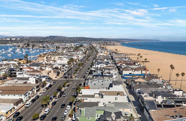 Balboa Duplex Steps to Beach with Spa