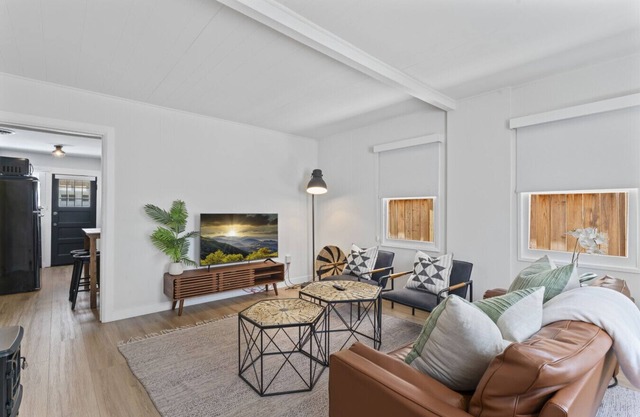 Balboa Island Cottage- Air Conditioning! Newport Peninsula Ferry Close!