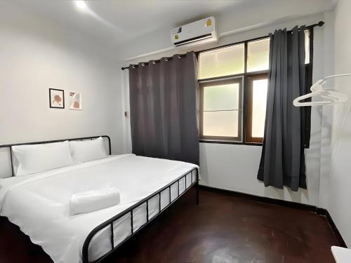 BAO San Chao Pho Suea เบา ศาลเจ้าพ่อเสือ - เสาชิงช้า