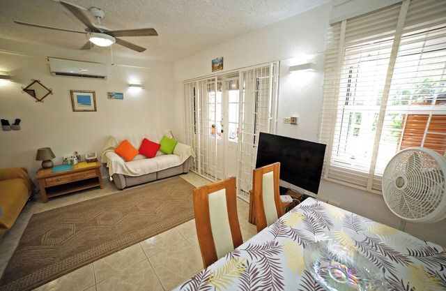 Barbados Holetown SunsetCrest 1 Bed,1 Rec,AC,TV,Wi-FI,kitchen,Beach,Tennis,Pool