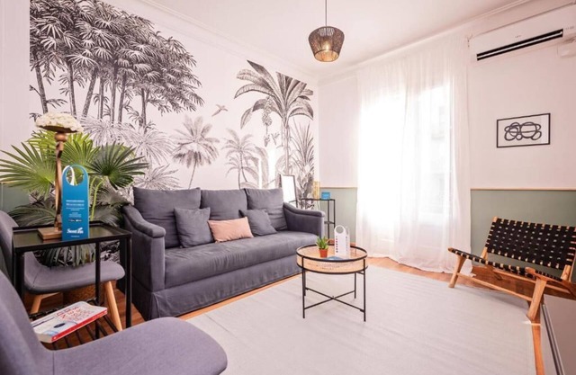 Barcelona City Club Building! Several units perfect for big groups!