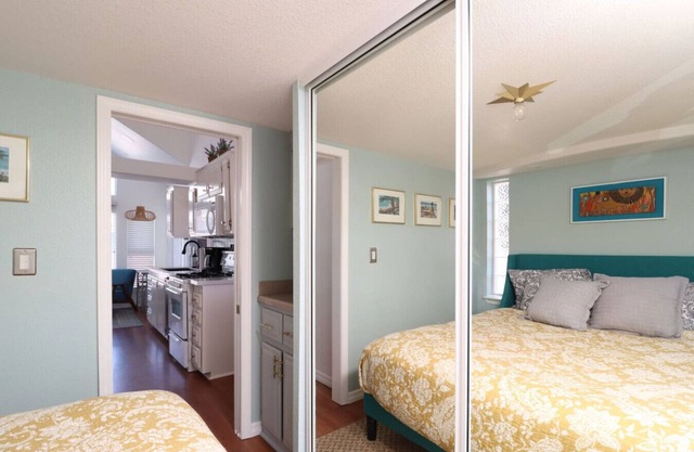 Barefoot 101 Haven * One Block to Beach* 2Bed1Bath