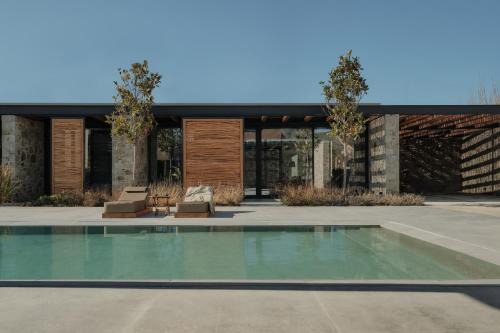 Barefoot Luxury Eressos Apartments