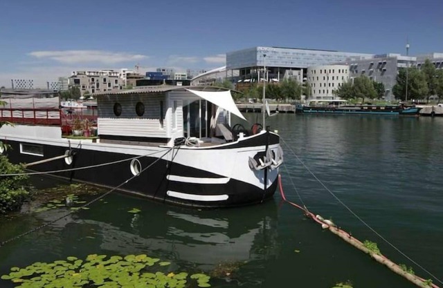 Barge 180m2 with terrace 100m2 in a quiet area - 5 mn from the center. exceptional view